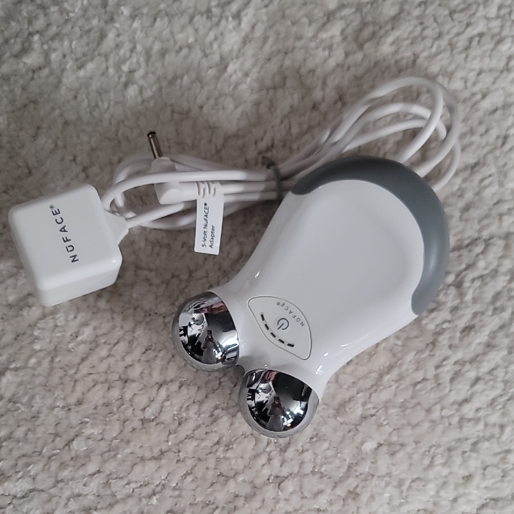 NuFACE Mini Microcurrent Device – Excellent Condition